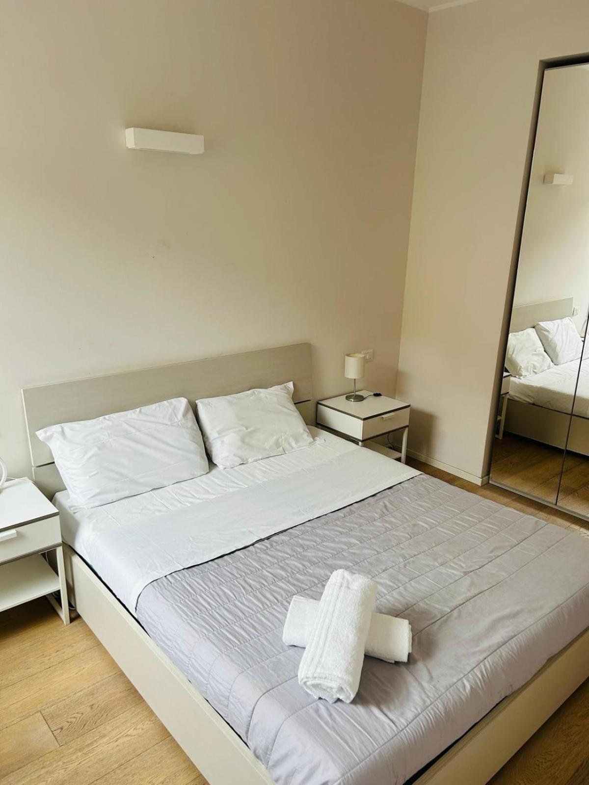 Easy Room Italy Milánó Kültér fotó
