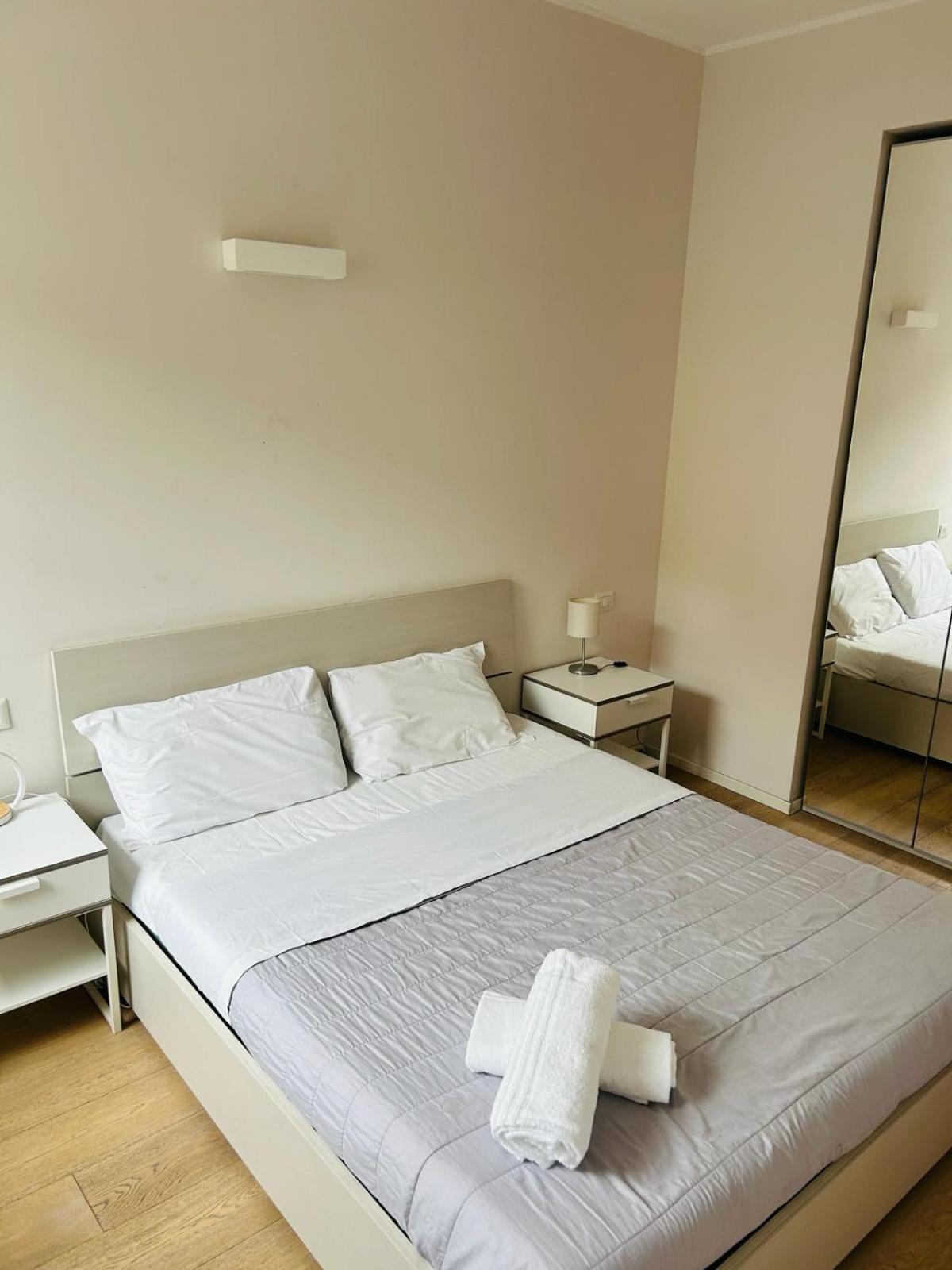 Easy Room Italy Milánó Kültér fotó