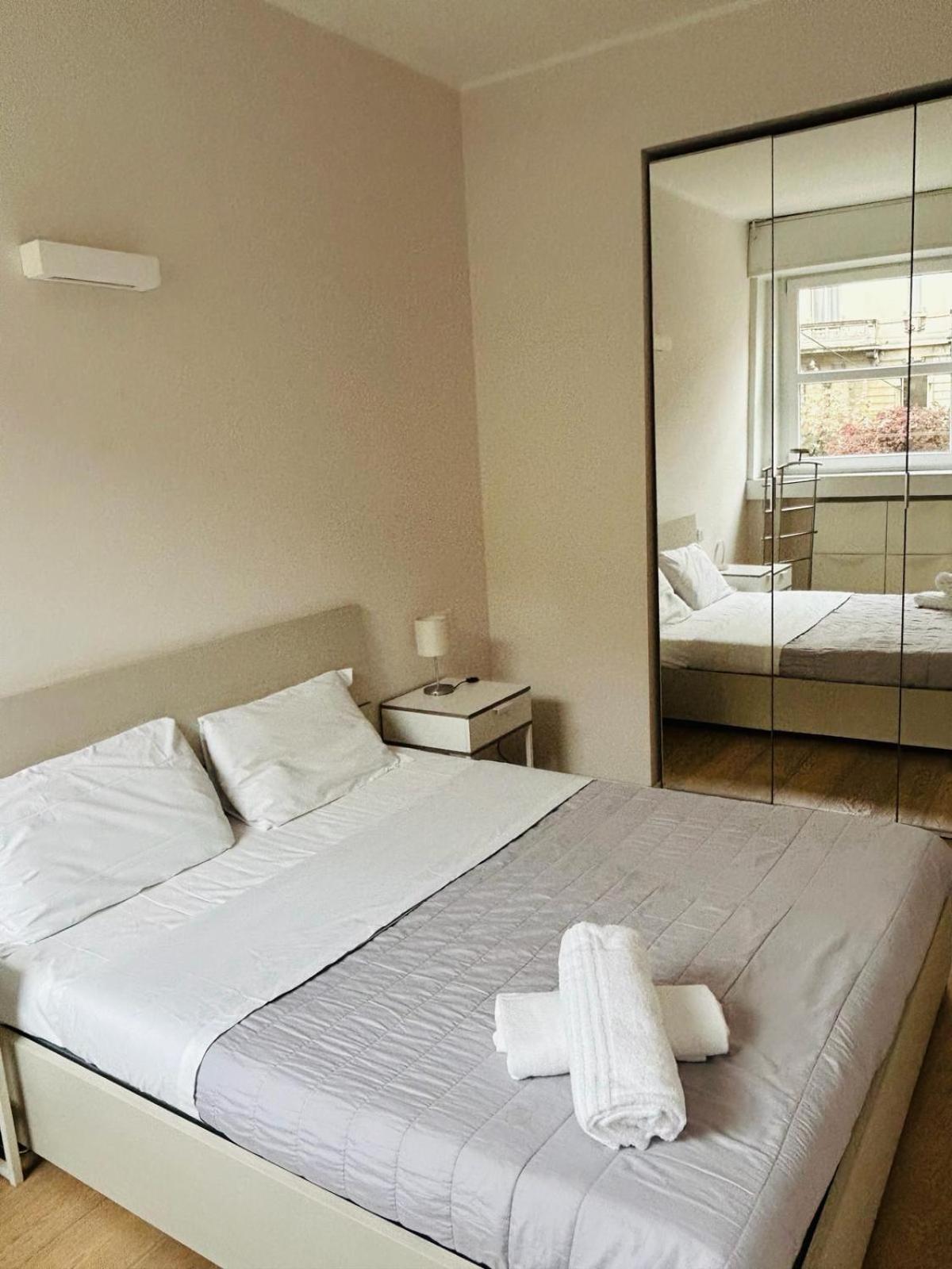 Easy Room Italy Milánó Kültér fotó
