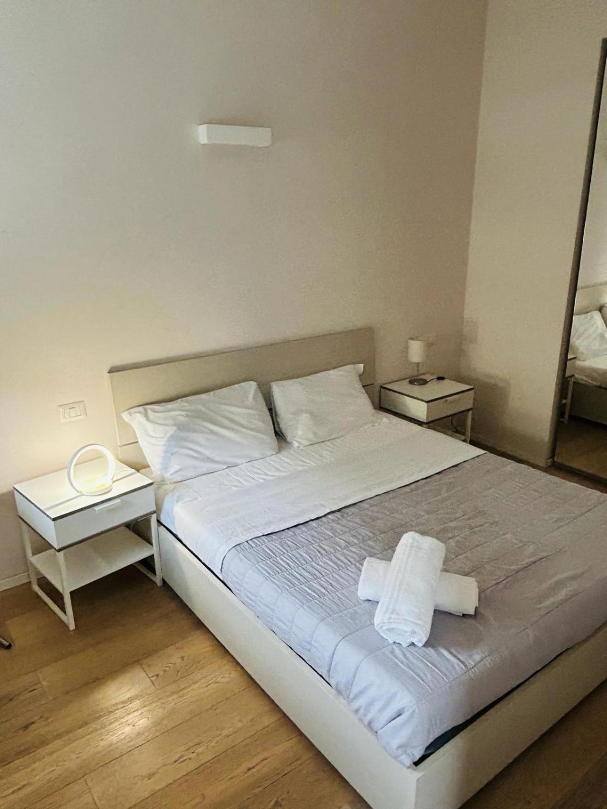 Easy Room Italy Milánó Kültér fotó